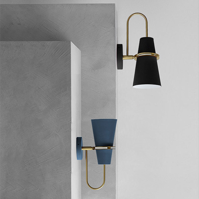 Bunte moderne Stil Wandleuchte Hornform 1 leichte Wandleuchte für Schlafzimmer