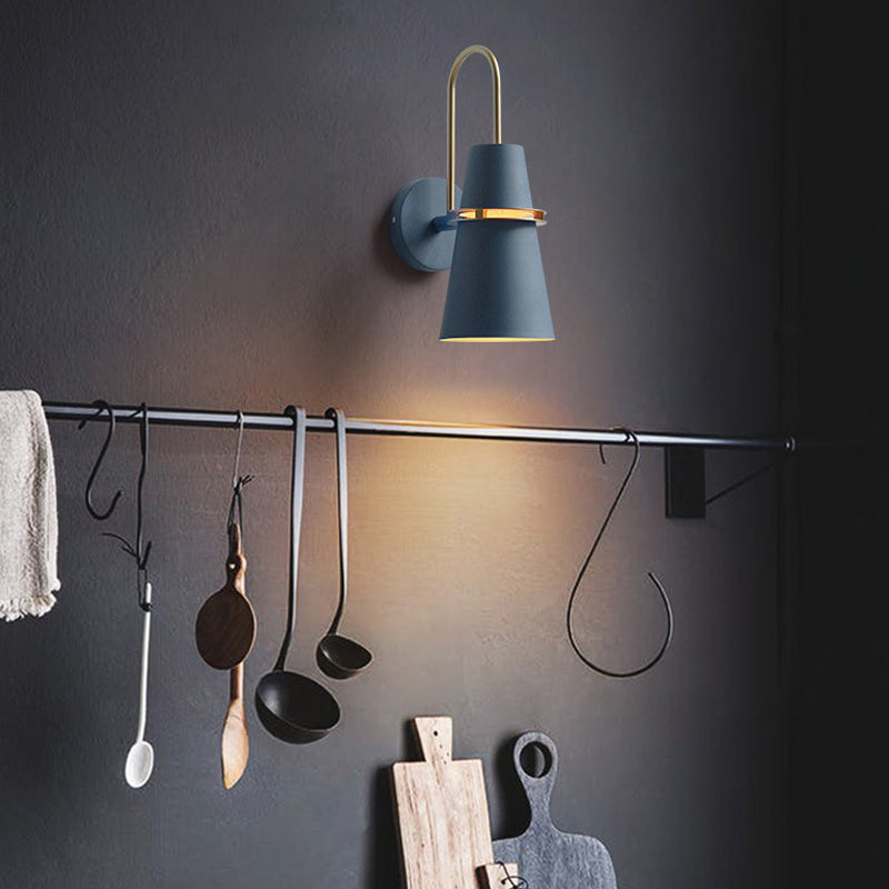 Bunte moderne Stil Wandleuchte Hornform 1 leichte Wandleuchte für Schlafzimmer