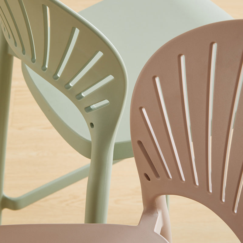 Nordic Plastic Einfacher stapelbarer Barhocker für den Innenbereich, hoher Hocker mit Sattelsitz