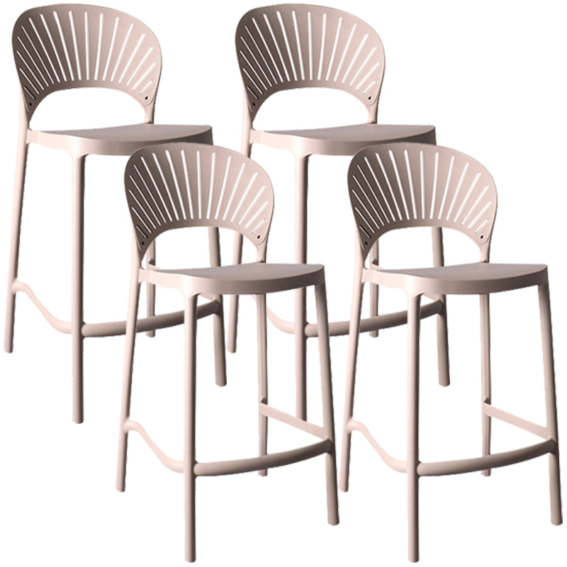Nordic Plastic Einfacher stapelbarer Barhocker für den Innenbereich, hoher Hocker mit Sattelsitz