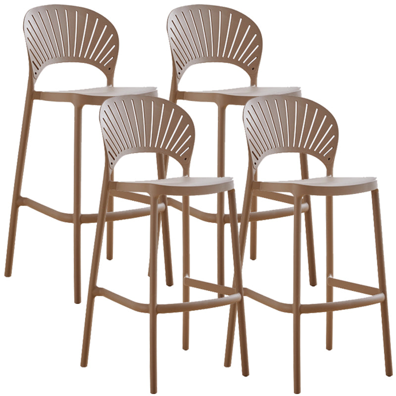 Nordic Plastic Einfacher stapelbarer Barhocker für den Innenbereich, hoher Hocker mit Sattelsitz