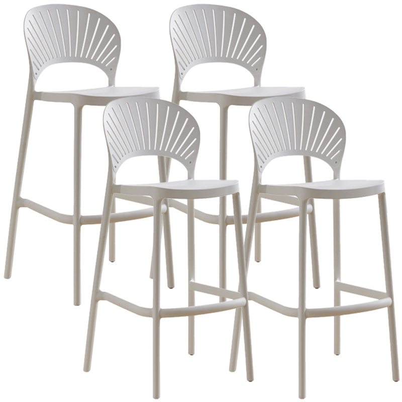 Nordic Plastic Einfacher stapelbarer Barhocker für den Innenbereich, hoher Hocker mit Sattelsitz