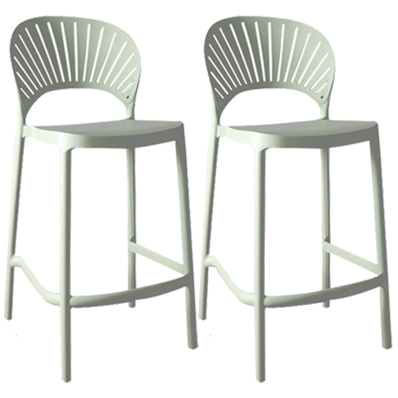 Nordic Plastic Einfacher stapelbarer Barhocker für den Innenbereich, hoher Hocker mit Sattelsitz