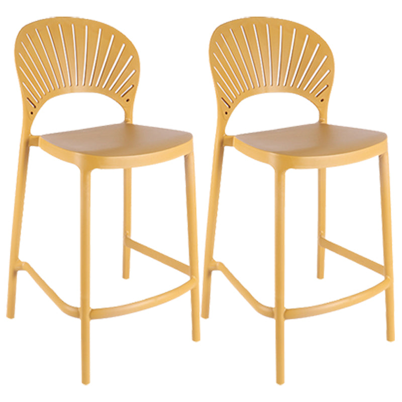 Nordic Plastic Einfacher stapelbarer Barhocker für den Innenbereich, hoher Hocker mit Sattelsitz