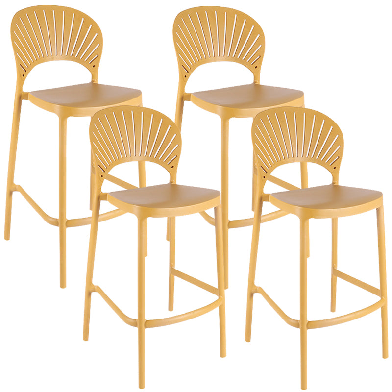Nordic Plastic Einfacher stapelbarer Barhocker für den Innenbereich, hoher Hocker mit Sattelsitz