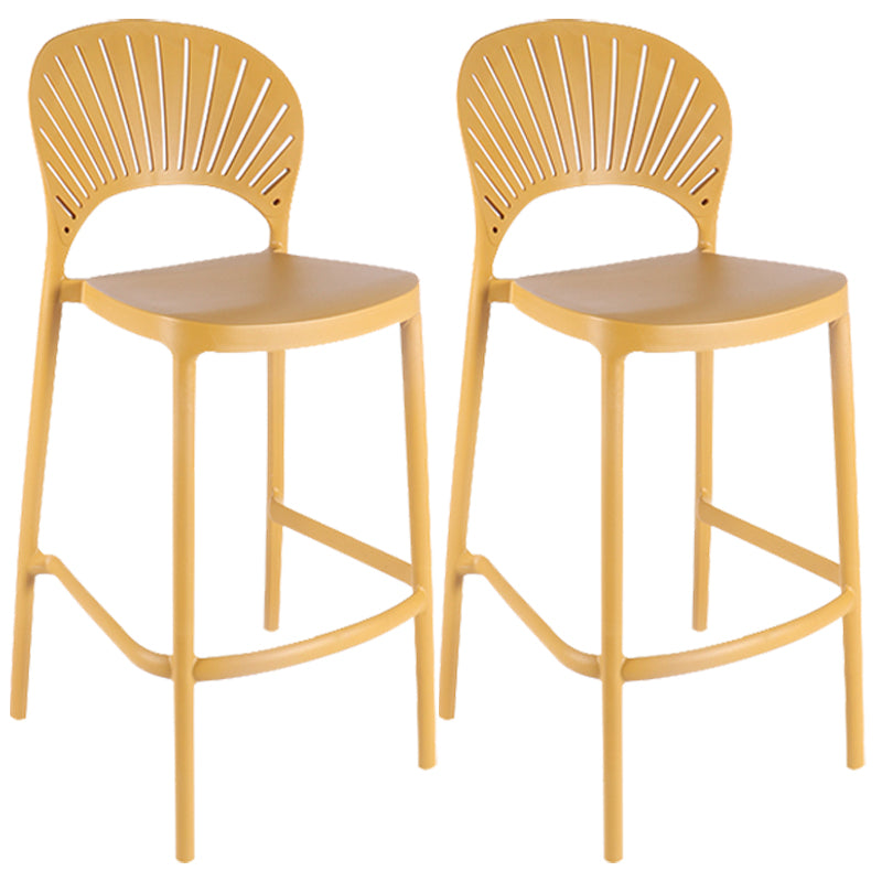 Nordic Plastic Einfacher stapelbarer Barhocker für den Innenbereich, hoher Hocker mit Sattelsitz