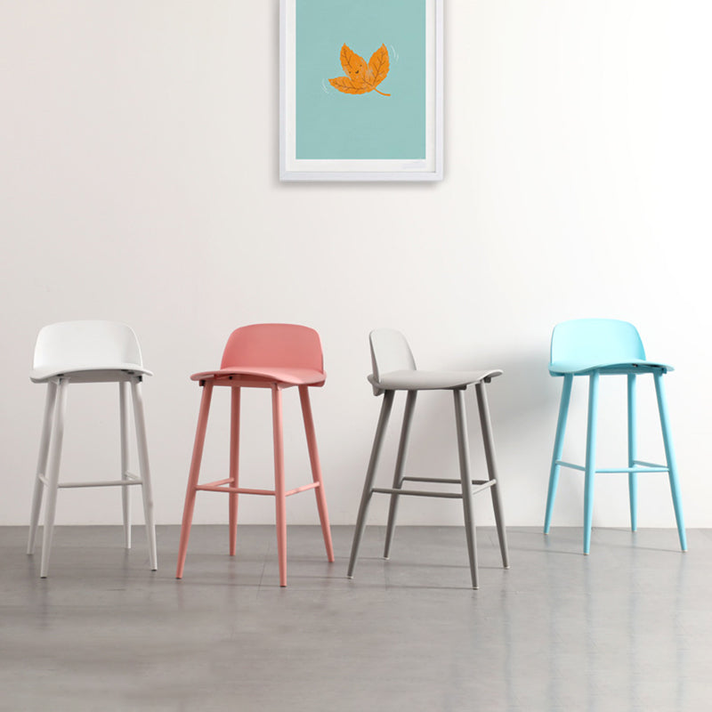 Scandinavian Plastic Counter Stools Low Back Indoor Bar Stools with Metal Footrest