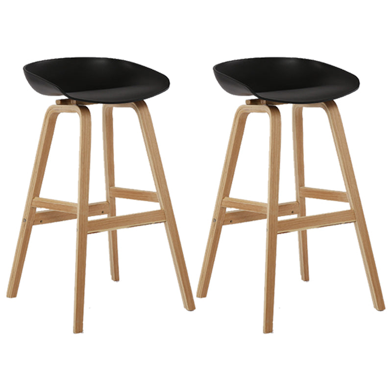 Taburetes de bar escandinavos sin respaldo de los taburetes plásticos de madera con el asiento del cubo
