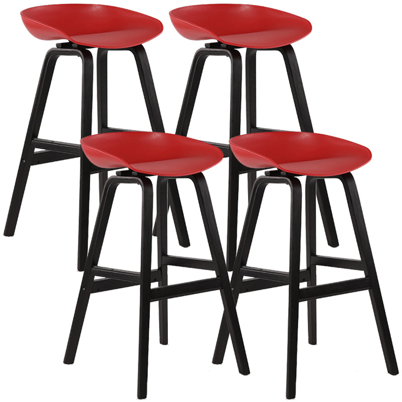 Taburetes de bar escandinavos sin respaldo de los taburetes plásticos de madera con el asiento del cubo