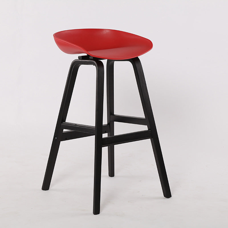Taburetes de bar escandinavos sin respaldo de los taburetes plásticos de madera con el asiento del cubo