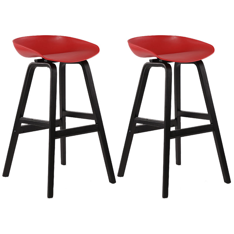 Taburetes de bar escandinavos sin respaldo de los taburetes plásticos de madera con el asiento del cubo