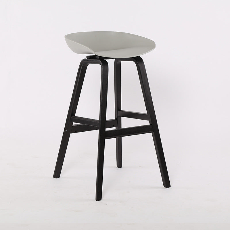 Taburetes de bar escandinavos sin respaldo de los taburetes plásticos de madera con el asiento del cubo
