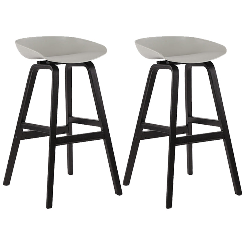 Taburetes de bar escandinavos sin respaldo de los taburetes plásticos de madera con el asiento del cubo