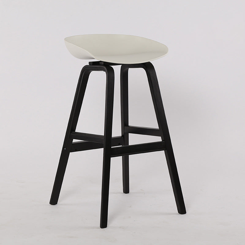 Holz-Kunststoff-Thekenhocker, rückenfreie skandinavische Barhocker mit Schalensitz