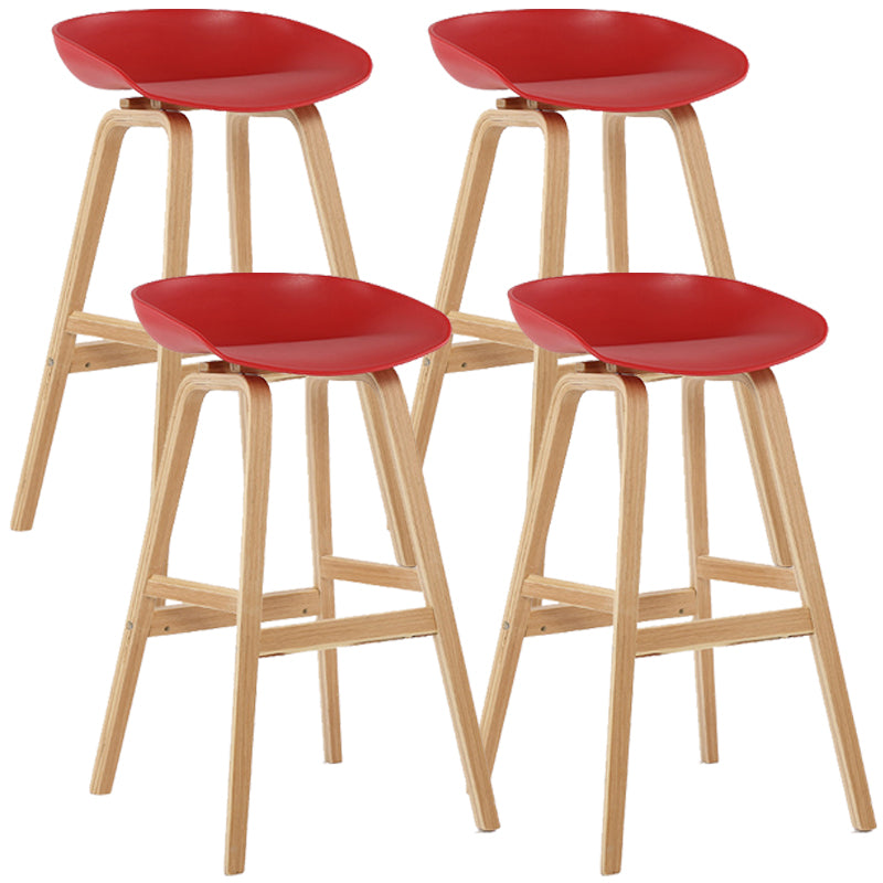 Taburetes de bar escandinavos sin respaldo de los taburetes plásticos de madera con el asiento del cubo