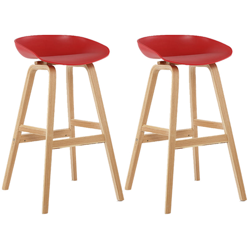 Taburetes de bar escandinavos sin respaldo de los taburetes plásticos de madera con el asiento del cubo