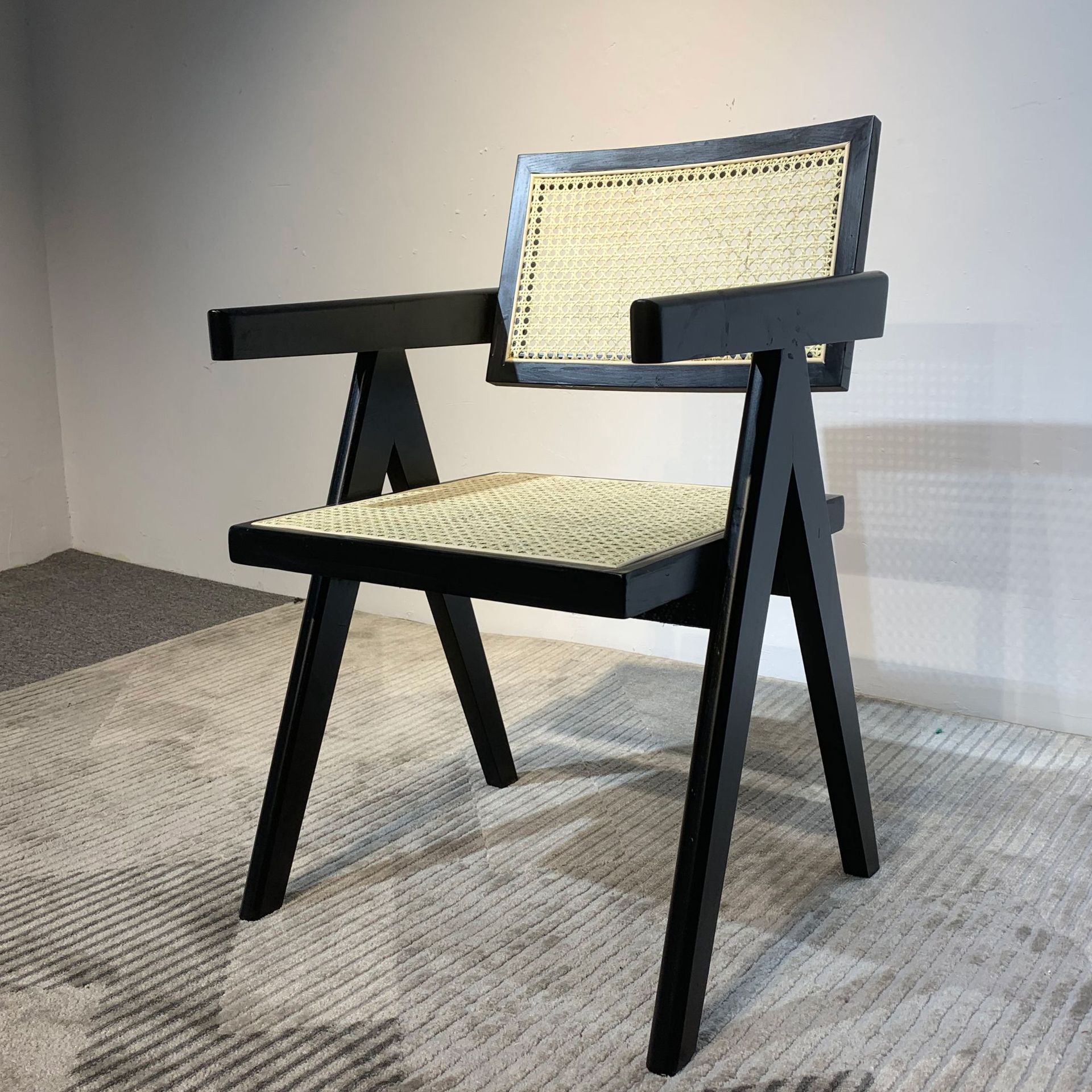 Silla de comedor contemporánea de madera con respaldo abierto para patio