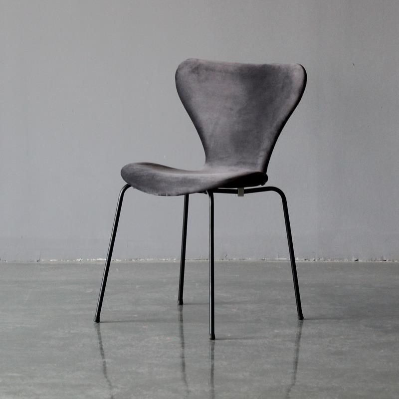 Restaurant Scandinavian Velvet Side Chair Matte Finish Wingback Dining Chair