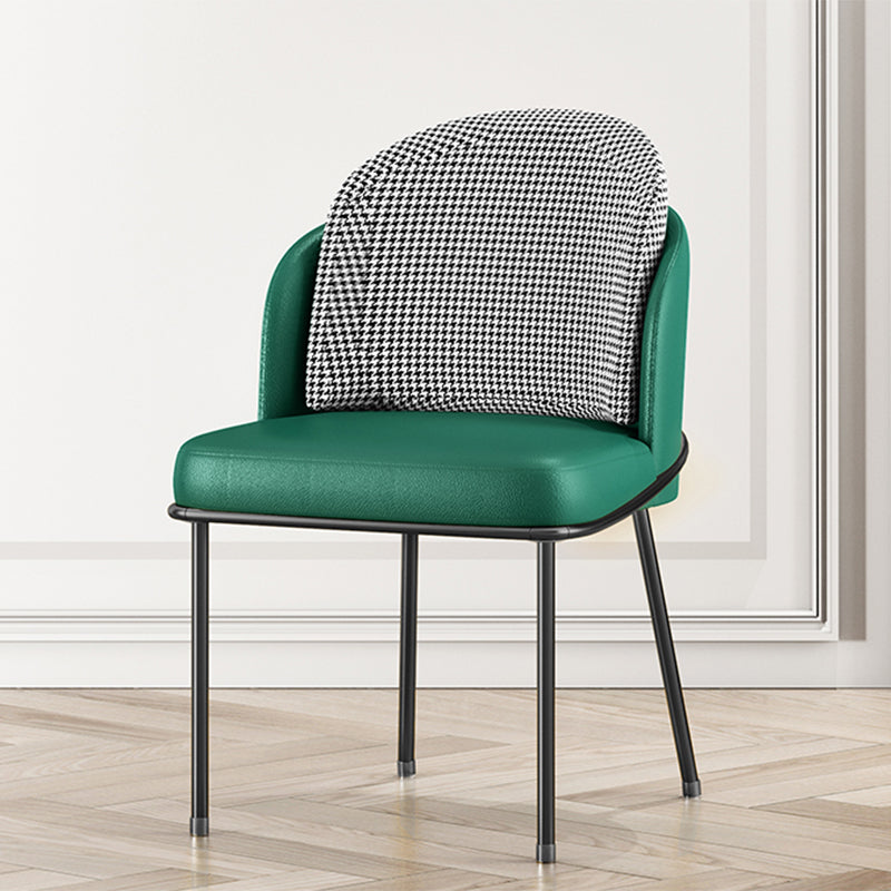 Silla de comedor de metal Glam, sillas de comedor de cuero PU sin brazos para uso doméstico