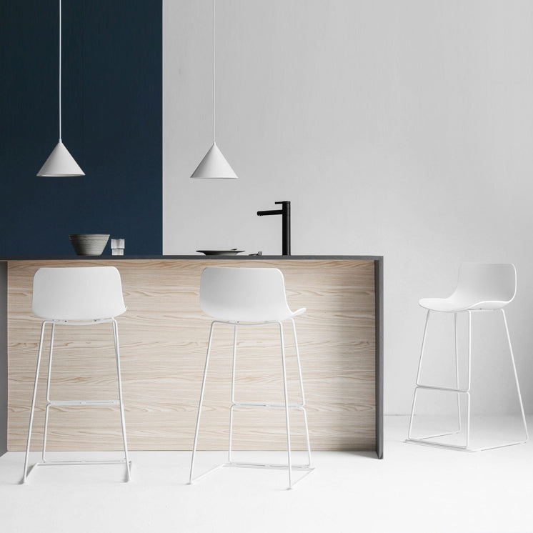 Modern Metal Plastic Bar Stools Indoor Barstool with Iron Legs and Low Back