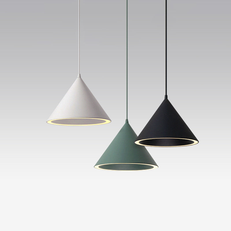 Forme de cône en métal Lumières suspendues modernes 1 Light Hanging Mount Fixture pour le restaurant