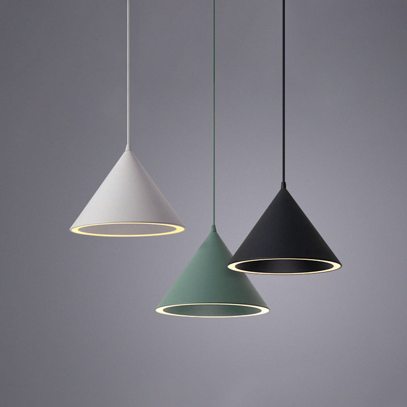 Forme de cône en métal Lumières suspendues modernes 1 Light Hanging Mount Fixture pour le restaurant