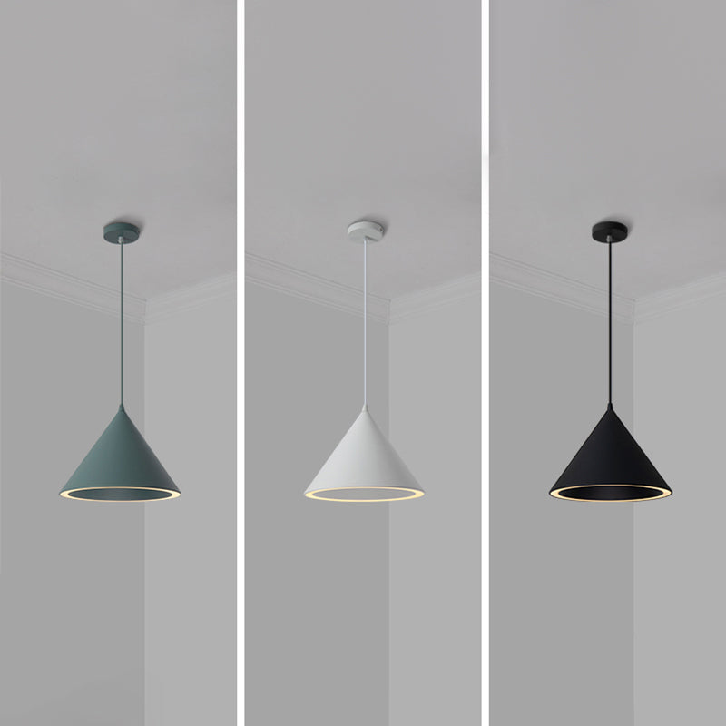 Forme de cône en métal Lumières suspendues modernes 1 Light Hanging Mount Fixture pour le restaurant