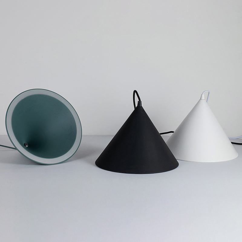 Forme de cône en métal Lumières suspendues modernes 1 Light Hanging Mount Fixture pour le restaurant