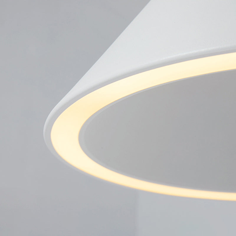 Forme de cône en métal Lumières suspendues modernes 1 Light Hanging Mount Fixture pour le restaurant