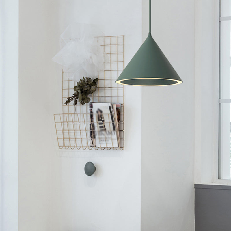 Forme de cône en métal Lumières suspendues modernes 1 Light Hanging Mount Fixture pour le restaurant