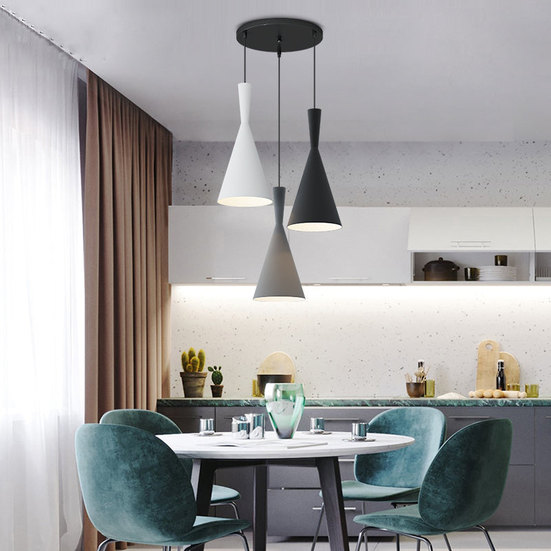 Forme de cône en métal Lumières suspendues modernes style 3 lumières suspendues à la chambre à coucher