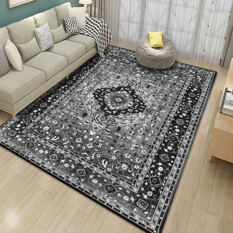 Black Vintage Carpet Polyester Pattern Carpet Stain Resistant Carpet for Living Room