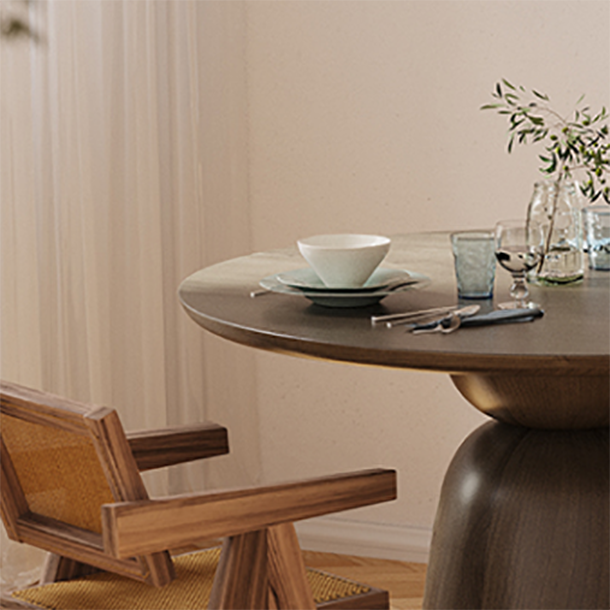 Mesa de comedor de madera maciza en color marrón para mesa moderna de restaurante con base de madera