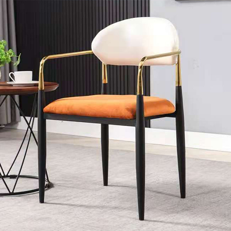 Silla de comedor tapizada contemporánea con respaldo abierto y acabado mate