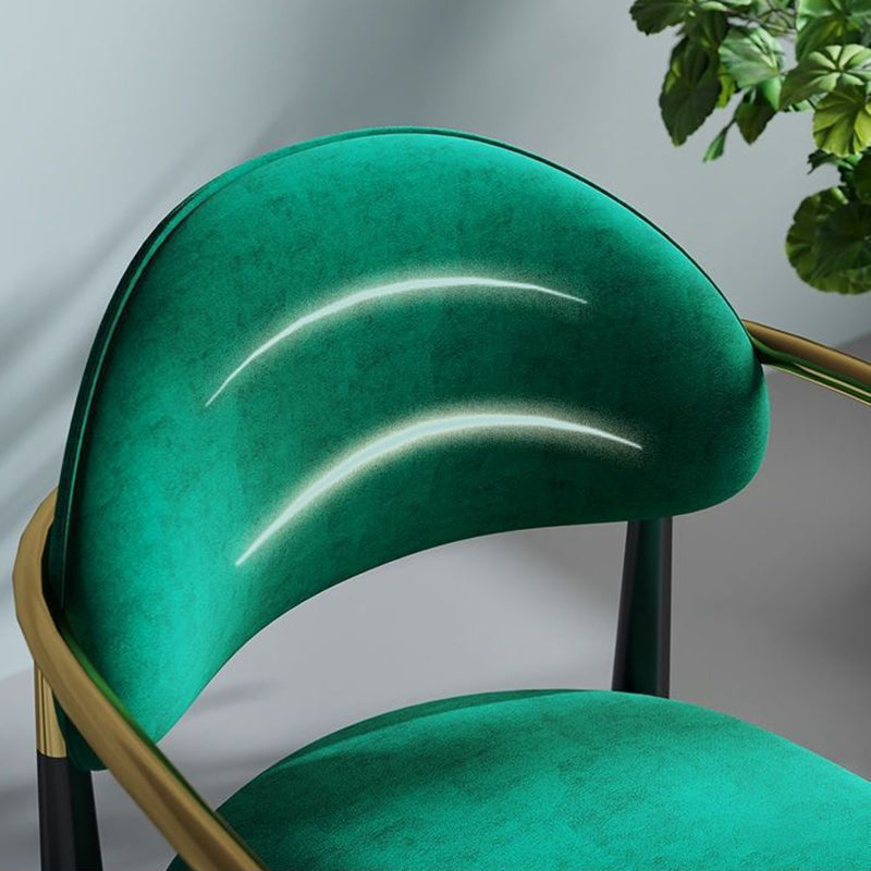 Silla de comedor tapizada contemporánea con respaldo abierto y acabado mate