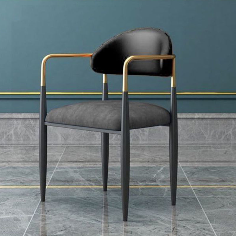 Silla de comedor tapizada contemporánea con respaldo abierto y acabado mate