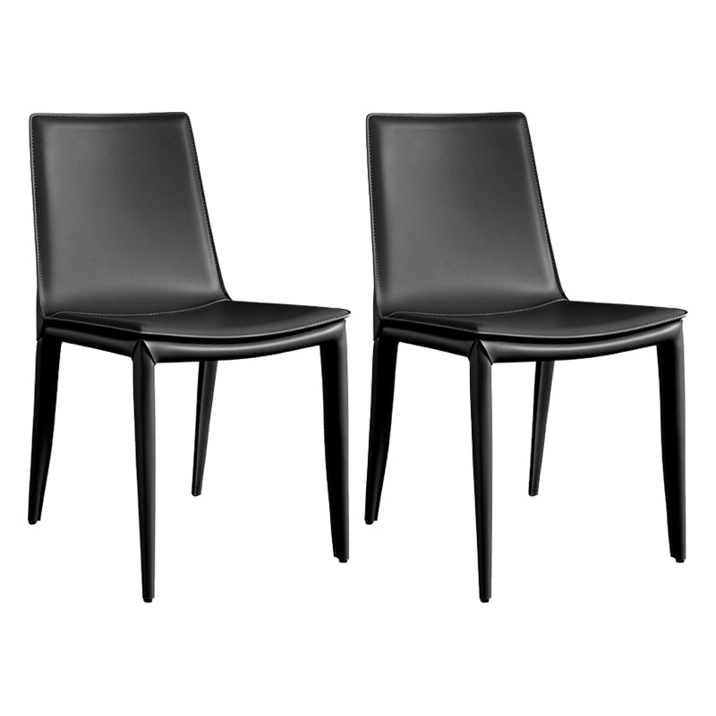 Silla lateral curvada de cuero contemporánea Silla Parsons con acabado mate
