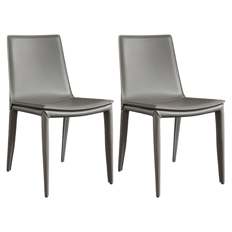 Silla lateral curvada de cuero contemporánea Silla Parsons con acabado mate