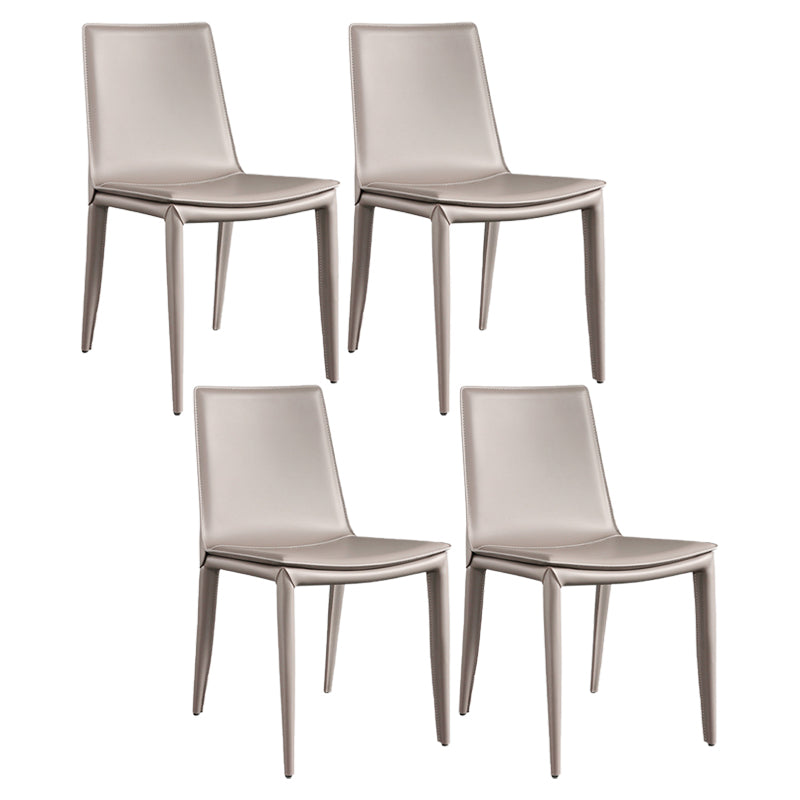 Silla lateral curvada de cuero contemporánea Silla Parsons con acabado mate