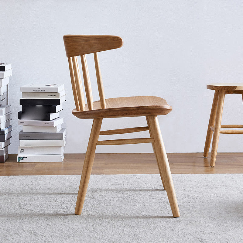 Sedia da pranzo moderna in legno massello con schienale Windsor e senza braccioli