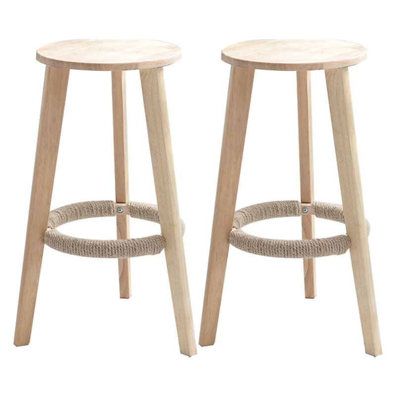 Taburete de bar simple apilable industrial de madera de caucho, taburete alto para interiores con asiento redondo