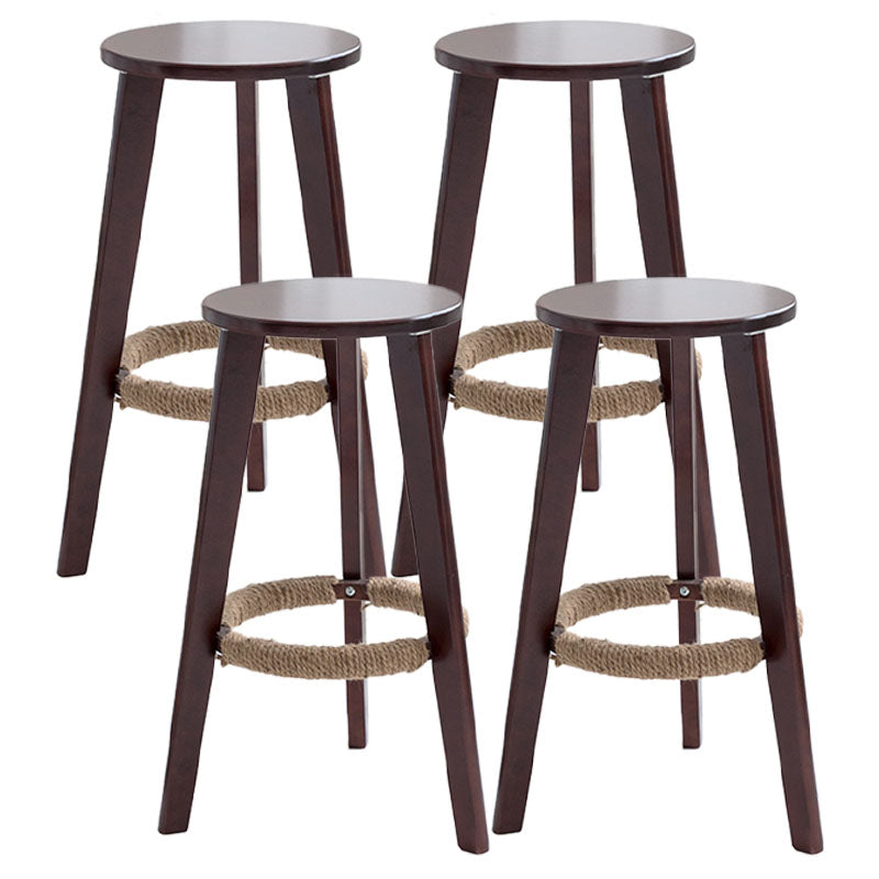 Taburete de bar simple apilable industrial de madera de caucho, taburete alto para interiores con asiento redondo