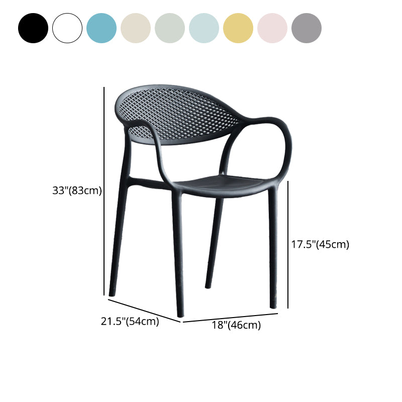 Sedia da pranzo in plastica moderna per interni moderni.