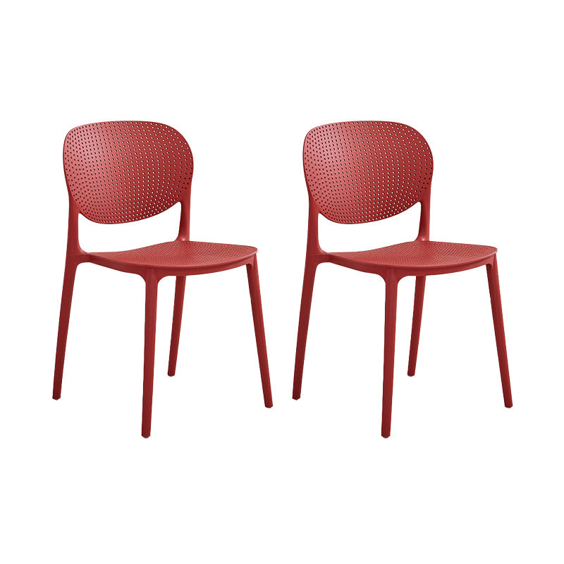 Sedia laterale moderna in plastica per interni ed esterni. Sedia laterale da pranzo con schienale aperto per la casa