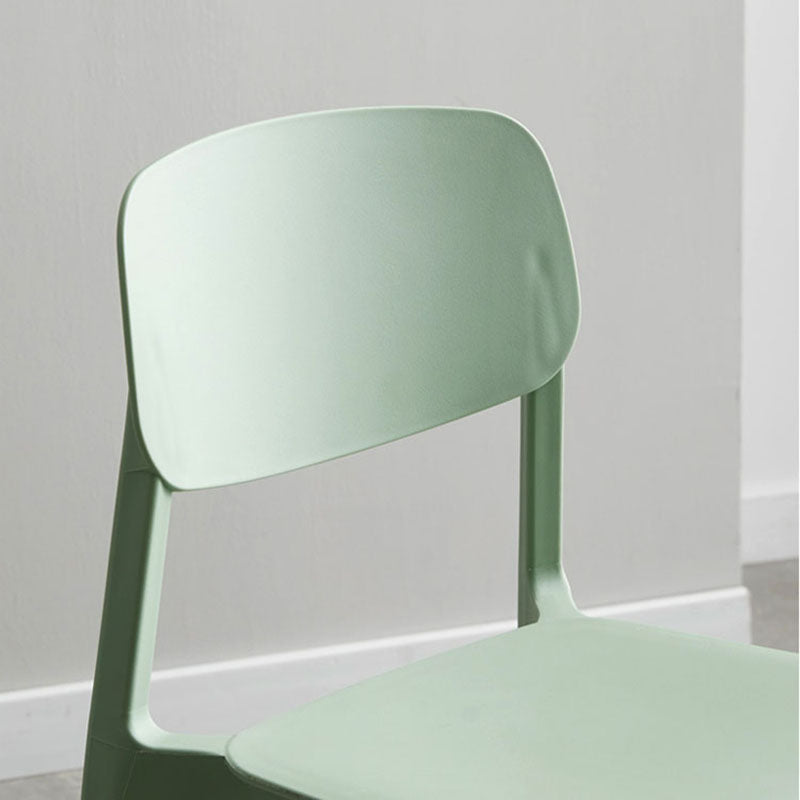 Silla lateral plástica escandinava de la sala de conferencias con parte posterior abierta del final mate que cena la silla
