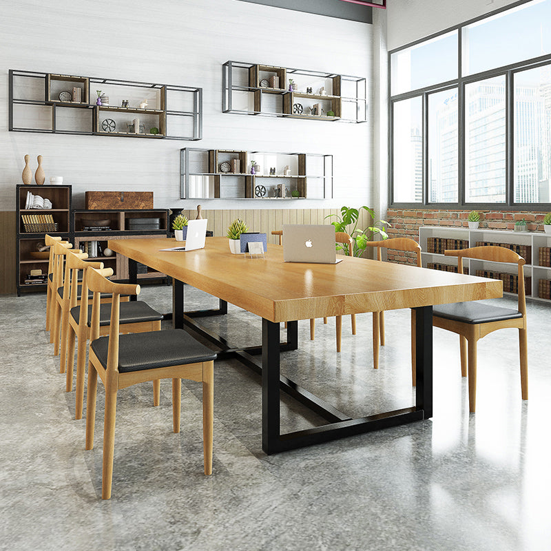 Mesa de comedor rectangular industrial de metal, mesa superior de madera maciza de pino con base de caballete