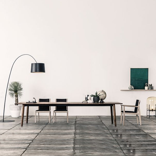 Mesa de comedor rectangular contemporánea con tapa de madera de pino y 4 patas