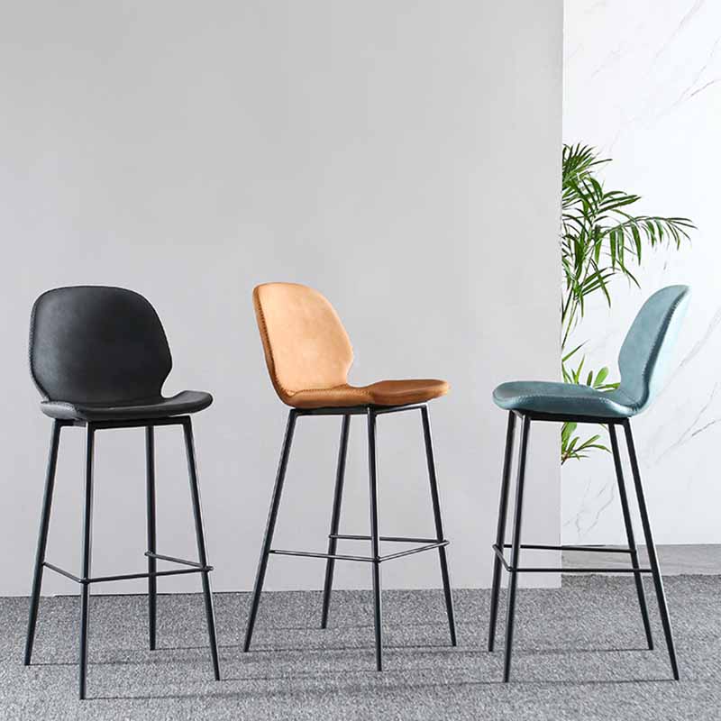 Taburetes industriales de cuero para mostrador, taburetes de bar con respaldo bajo de metal negro con reposapiés