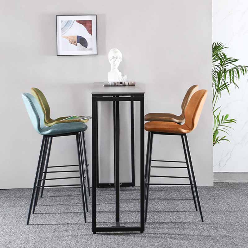 Taburetes industriales de cuero para mostrador, taburetes de bar con respaldo bajo de metal negro con reposapiés