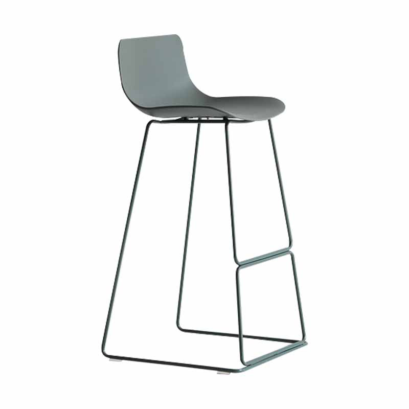 Taburetes de bar de plástico y metal de estilo escandinavo, taburetes de bar con respaldo bajo y reposapiés